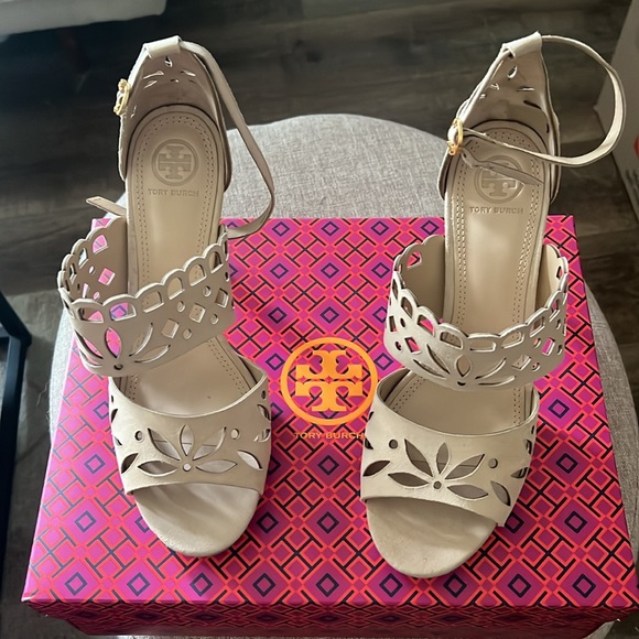 Tory Burch Brand new, never worn heeled sandals - Picture 2 of 4